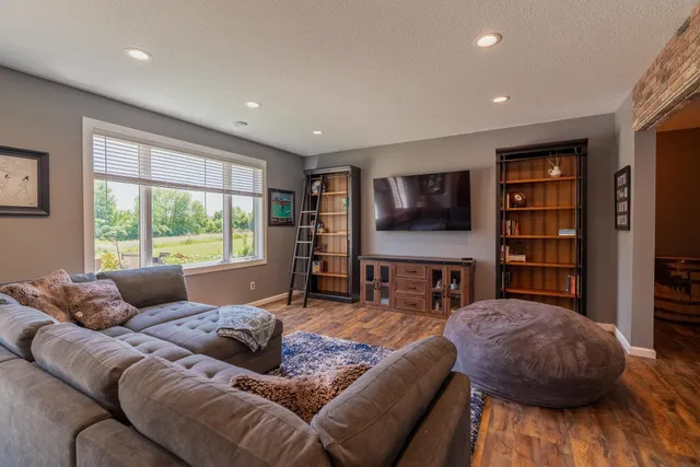 $1,150,000 | 60515 235th Street, Madison Lake, MN 56063