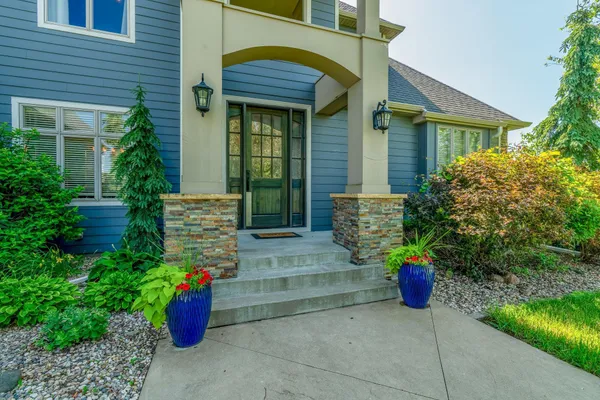 $1,100,000 | 60515 235th Street, Madison Lake, MN 56063