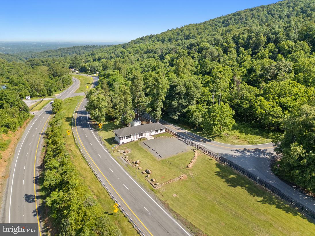 22540 Blue Ridge Mountain Road Paris, VA 20130 - Photo 5 of 42 Looking to the west.