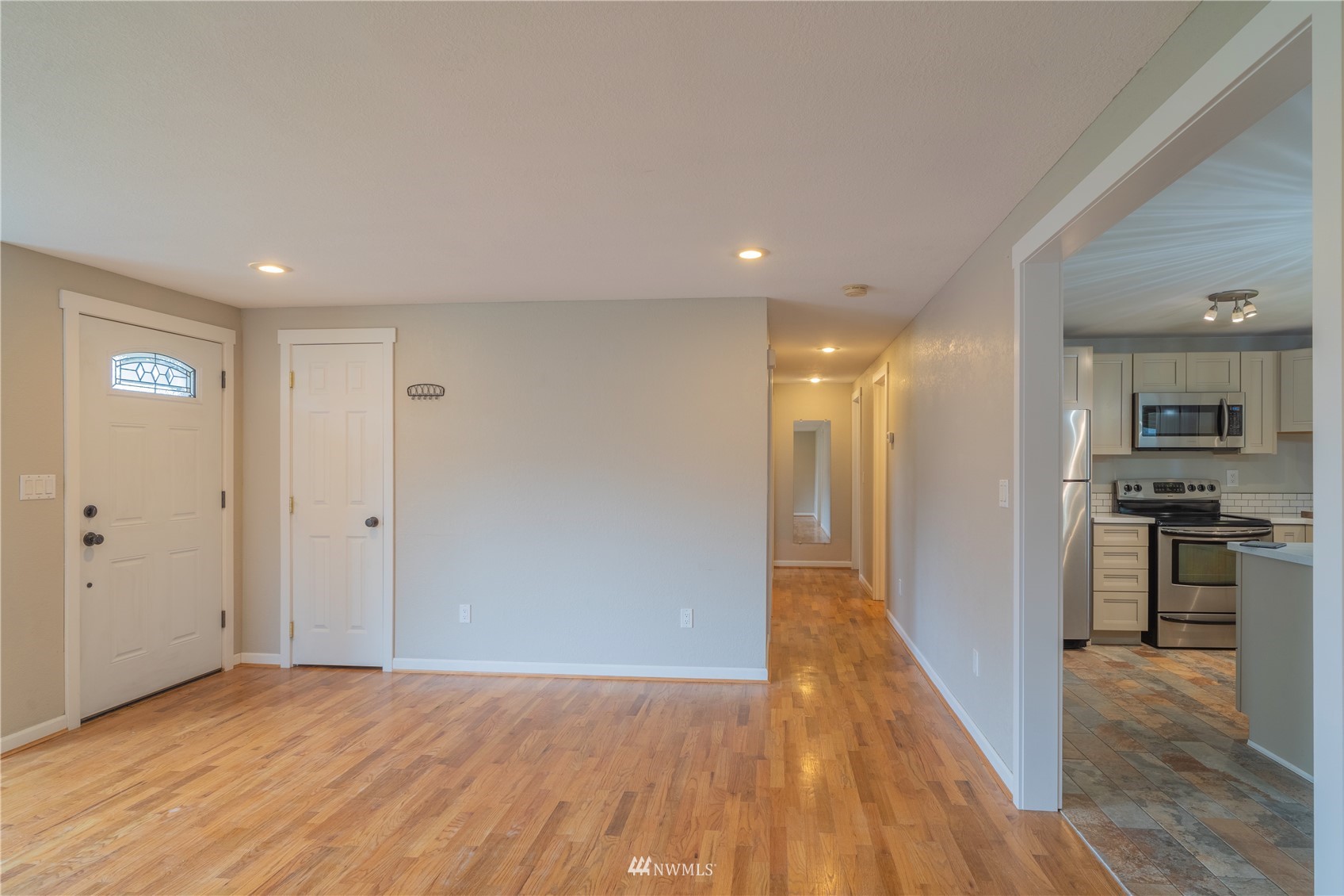 383 Maringo Road Ephrata, WA 98823 - Photo 7 of 29 a view of a hallway with wooden floor