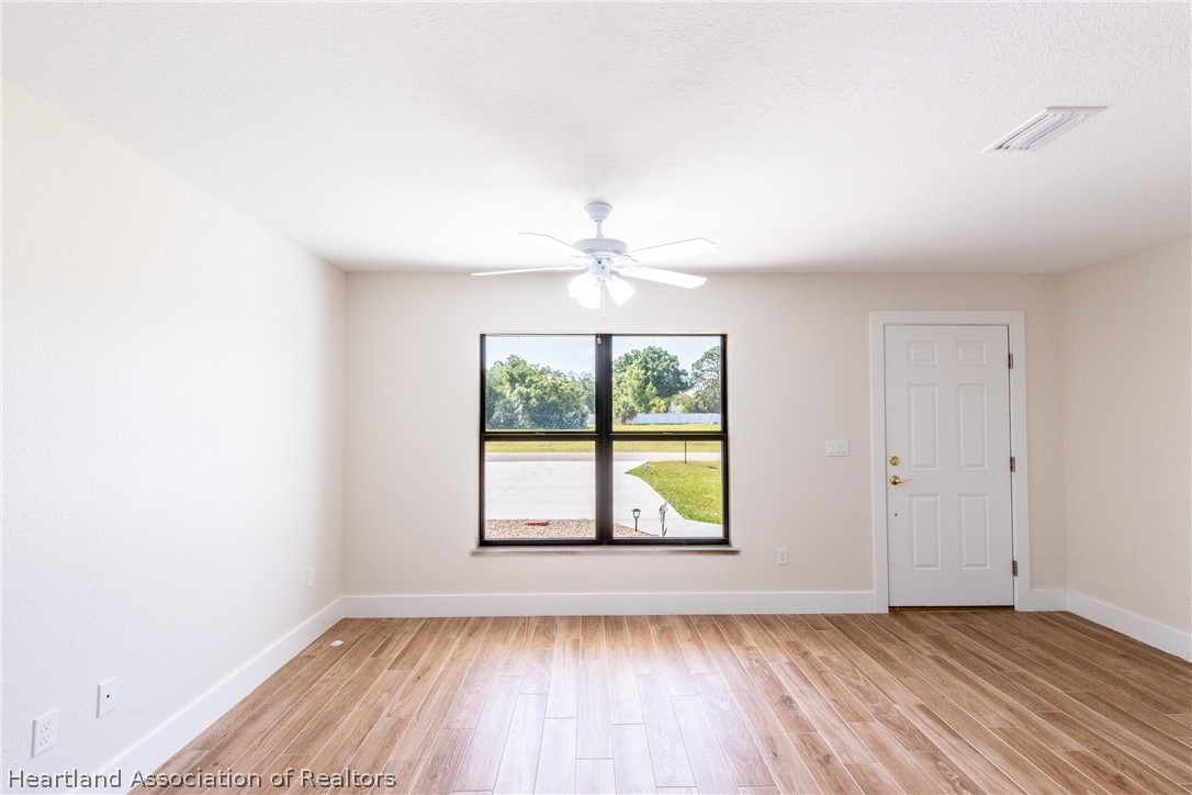 6301 Candler Terrace Sebring, FL 33876 - Photo 5 of 39