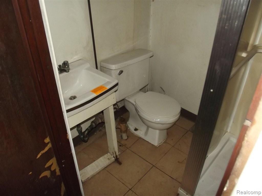 14653 Rutherford Street Detroit, MI 48227 - Photo 13 of 15 261-767864 BASEMENT BATH.JPG