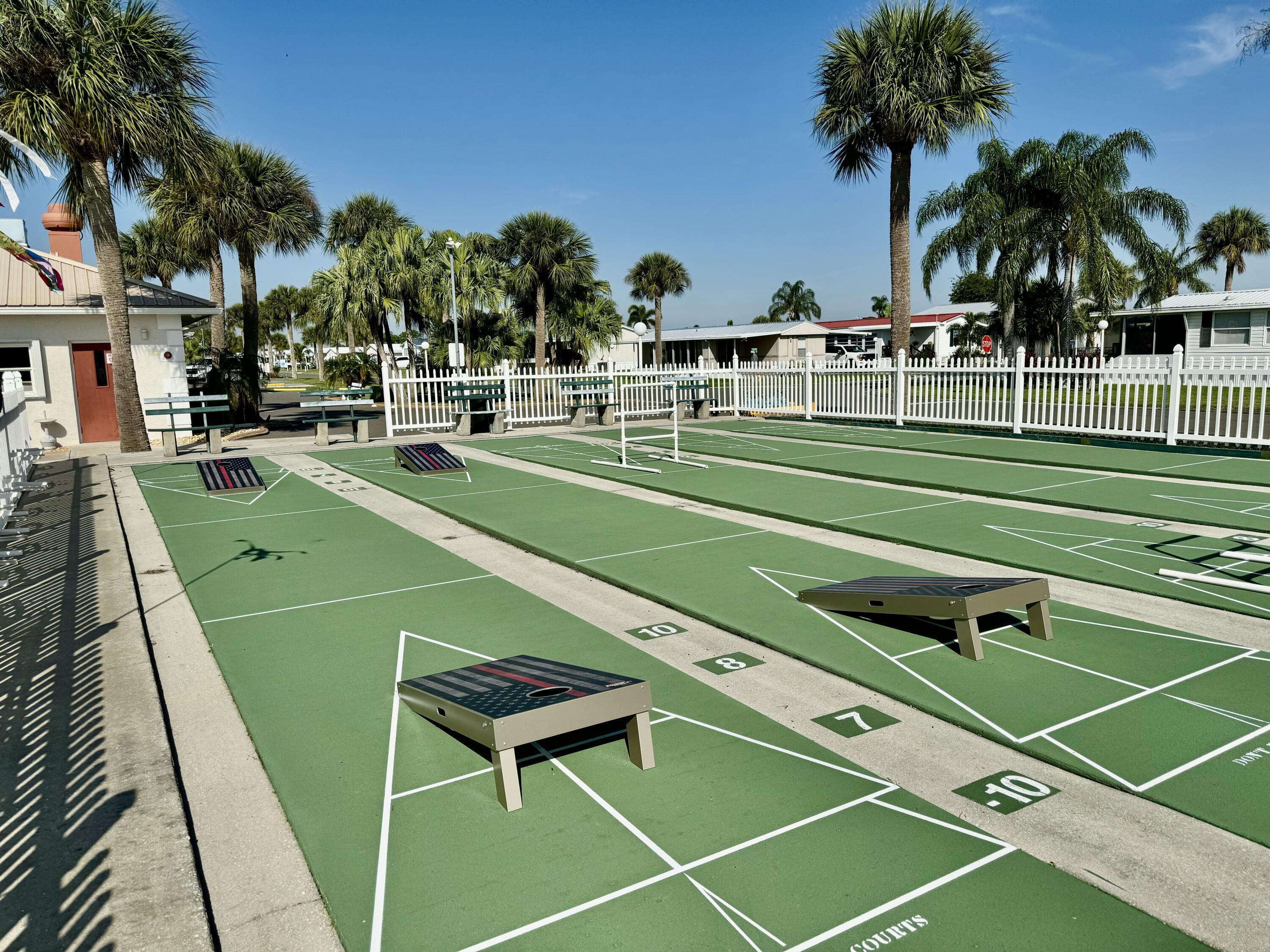 4350 Southwest 13th Avenue Okeechobee, FL 34974 - Photo 36 of 43 a view of a tennis court