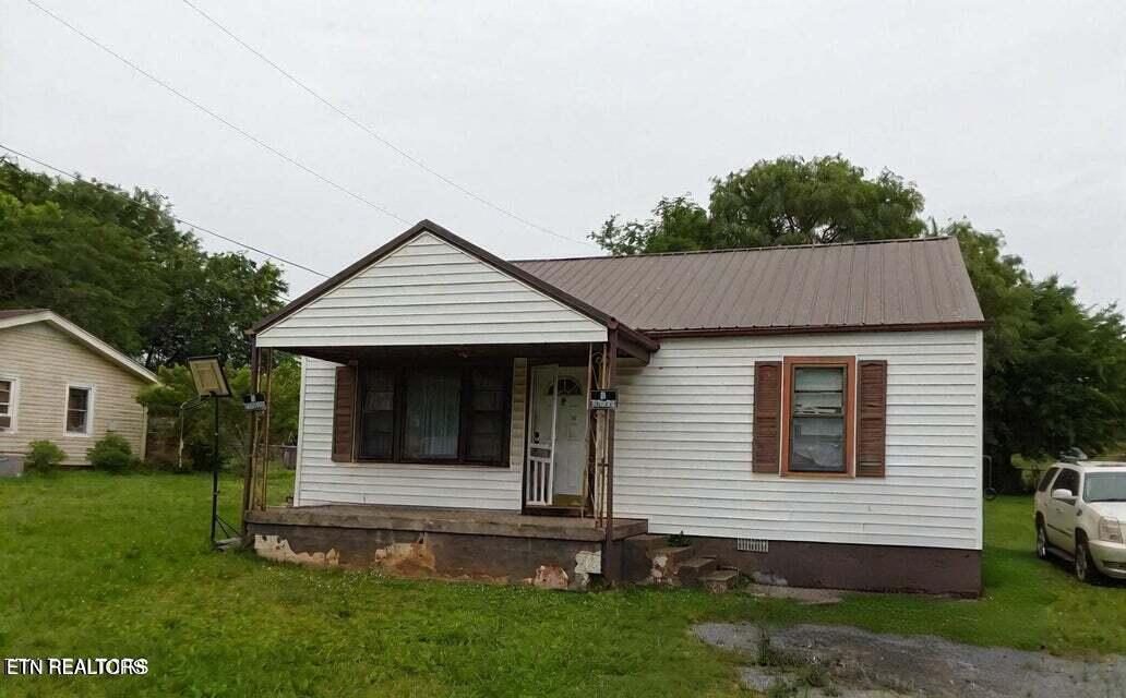 306 Warren Street Athens, TN 37303 - Photo 1 of 8 20240530135627670236000000-o