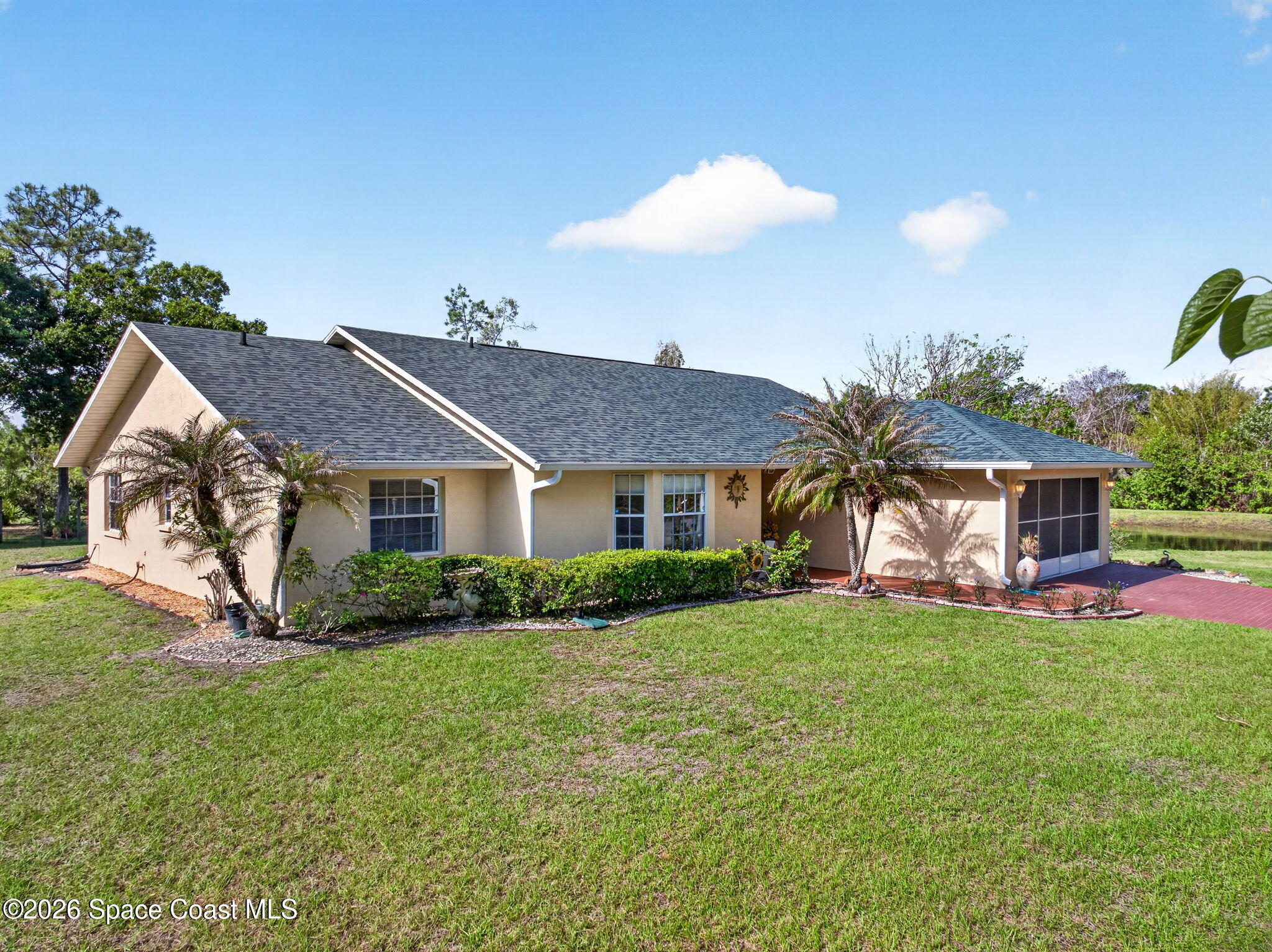 a view of a house with a backyard