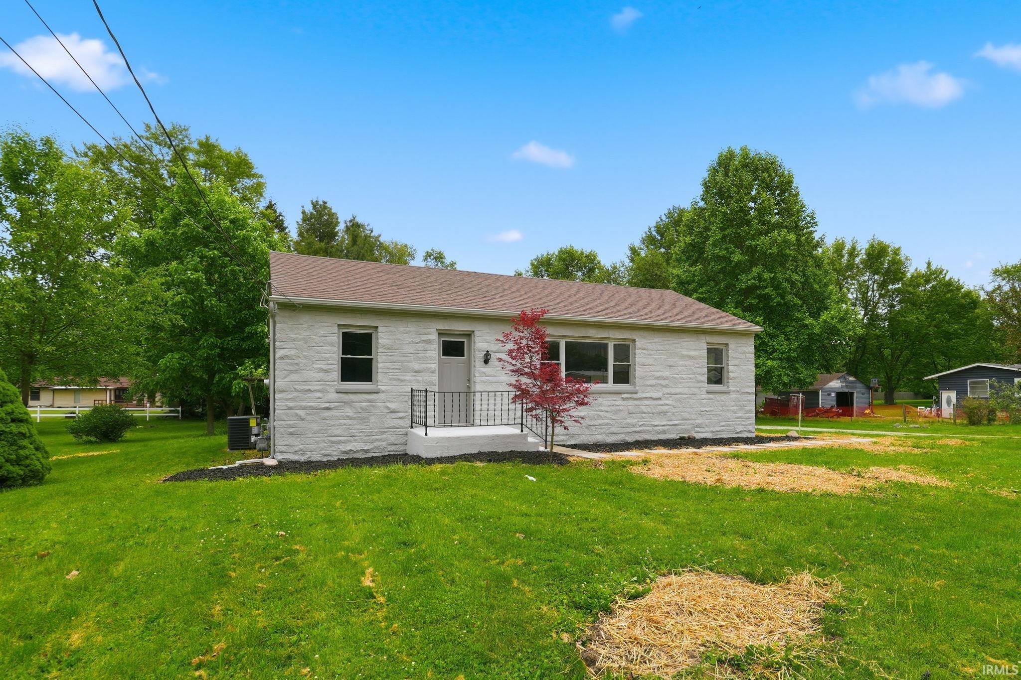 215 Hartzell Road New Haven, IN 46774 - Photo 2 of 24