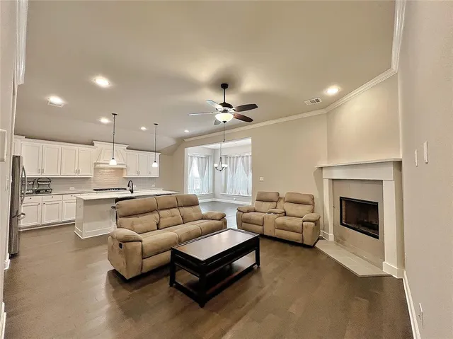 $2,695 | 1904 Shaila Drive, Mansfield, TX 76063