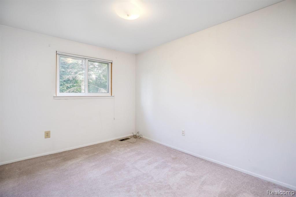 1641 Dennett Lane Rochester Hills, MI 48307 - Photo 29 of 45
