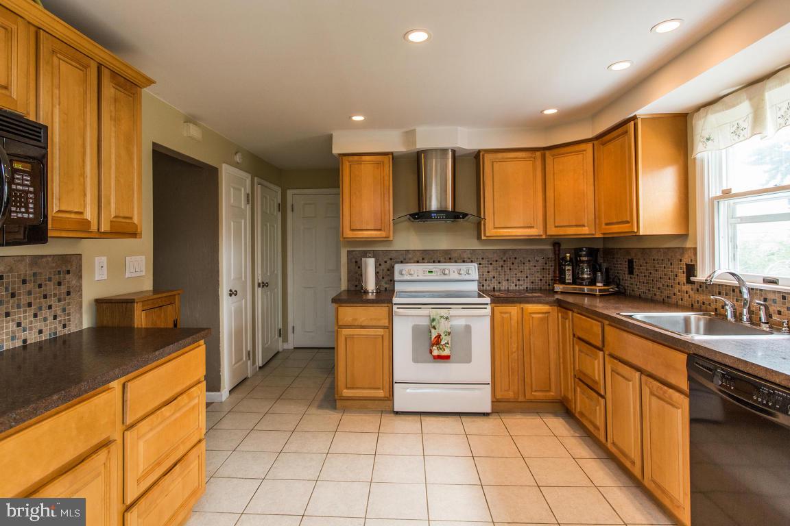 879 Hornig Road Lancaster, PA 17601 - Photo 8 of 57 Gallery Image 8