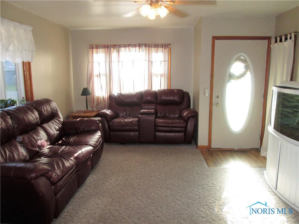 1113 Cresceus Road Oregon, OH 43616 - Photo 2 of 28 Living Room.