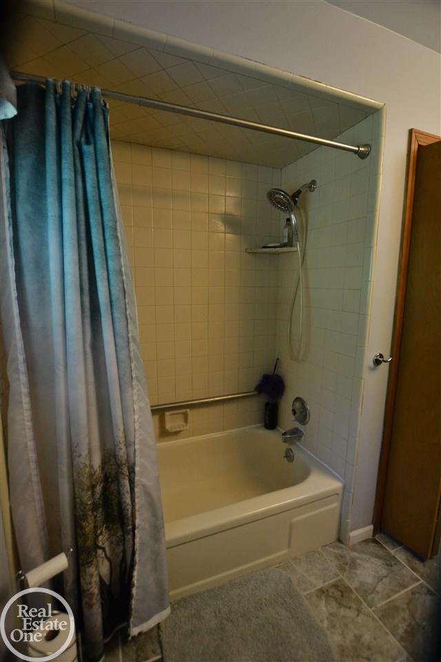 18831 Millar Road Clinton Township, MI 48036 - Photo 10 of 20 Tub and Shower