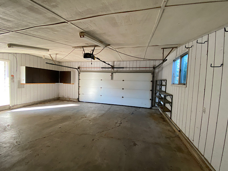 1628 North 2510th Road Ottawa, IL 61350 - Photo 16 of 24 a view of a garage