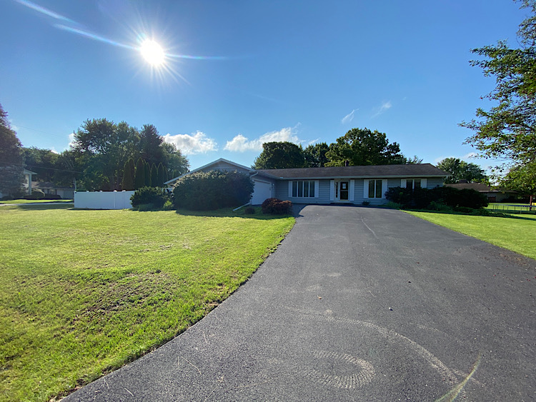 1628 North 2510th Road Ottawa, IL 61350 - Photo 22 of 24 a view of a house with swimming pool and yard