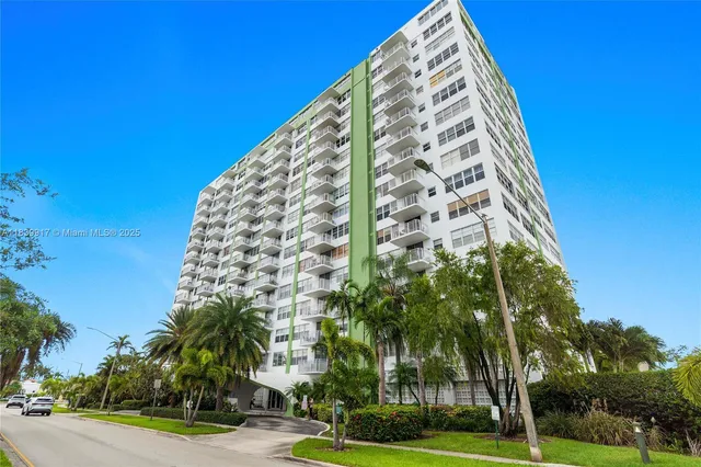$239,000 | 2100 Sans Souci Boulevard, Unit E1, North Miami, FL 33181