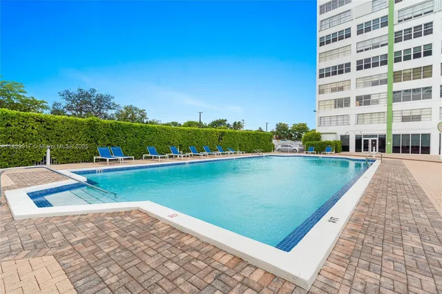 $239,000 | 2100 Sans Souci Boulevard, Unit E1, North Miami, FL 33181