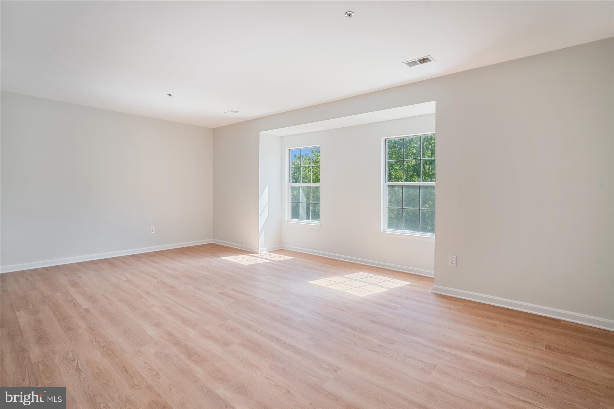 6926 Mayfair Road Laurel, MD 20707 - Photo 8 of 30 Living Room