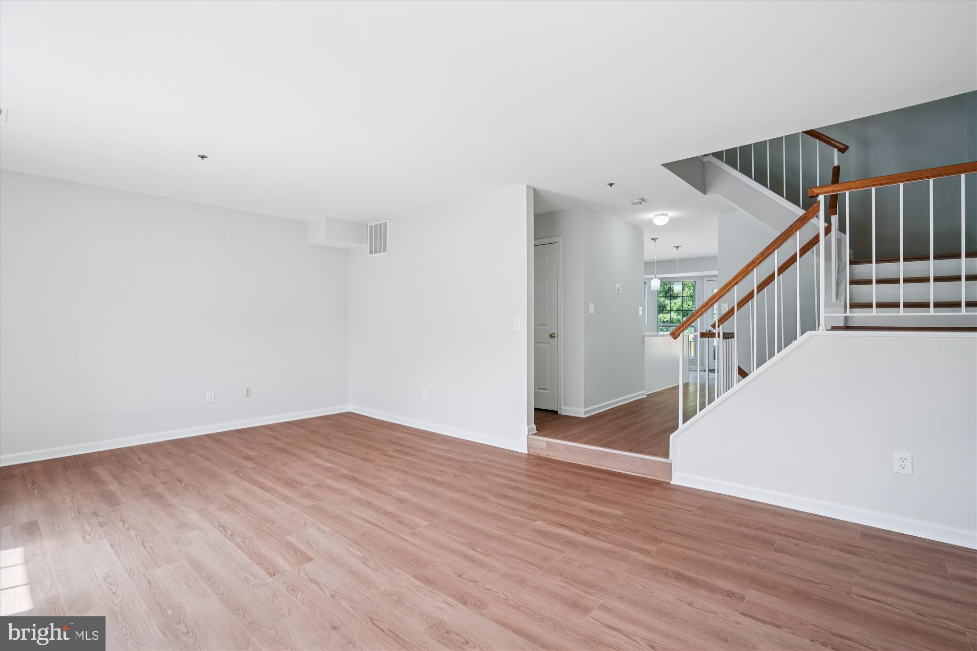 6926 Mayfair Road Laurel, MD 20707 - Photo 10 of 30 Living Room