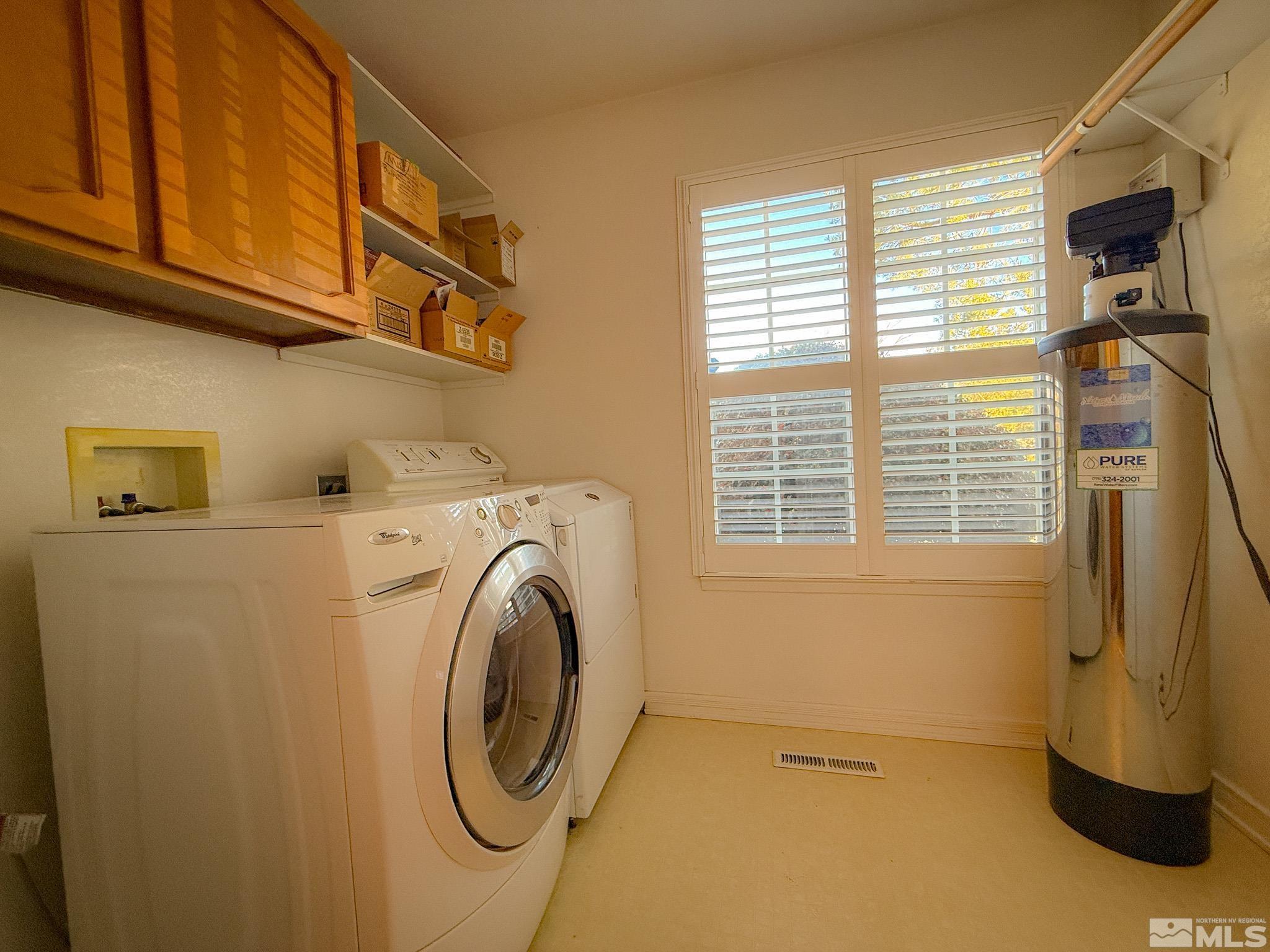 3775 Clover Way Reno, NV 89509 - Photo 27 of 40 a utility room with dryer and washer