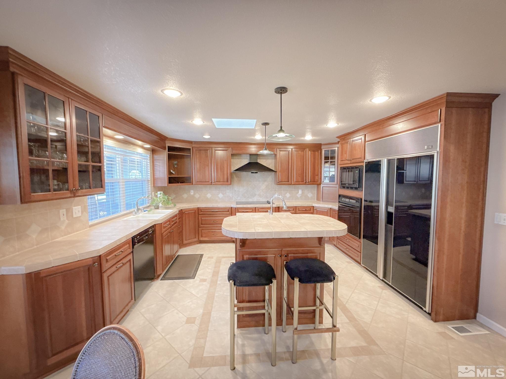 3775 Clover Way Reno, NV 89509 - Photo 9 of 40 a large kitchen with a table and chairs
