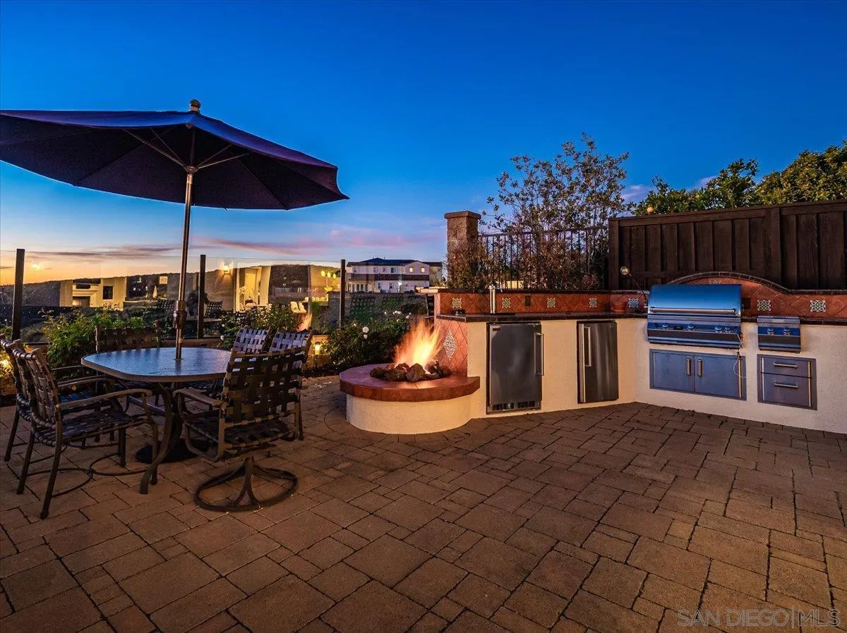 7135 Sitio Caliente Carlsbad, CA 92009 - Photo 10 of 73