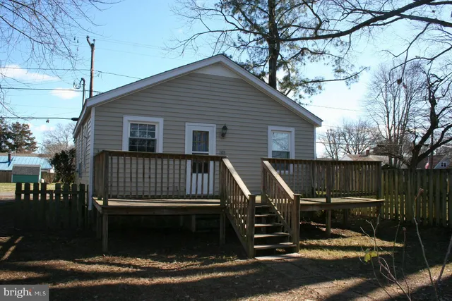 $1,500 | 809 Bancroft Avenue, Colonial Beach, VA 22443