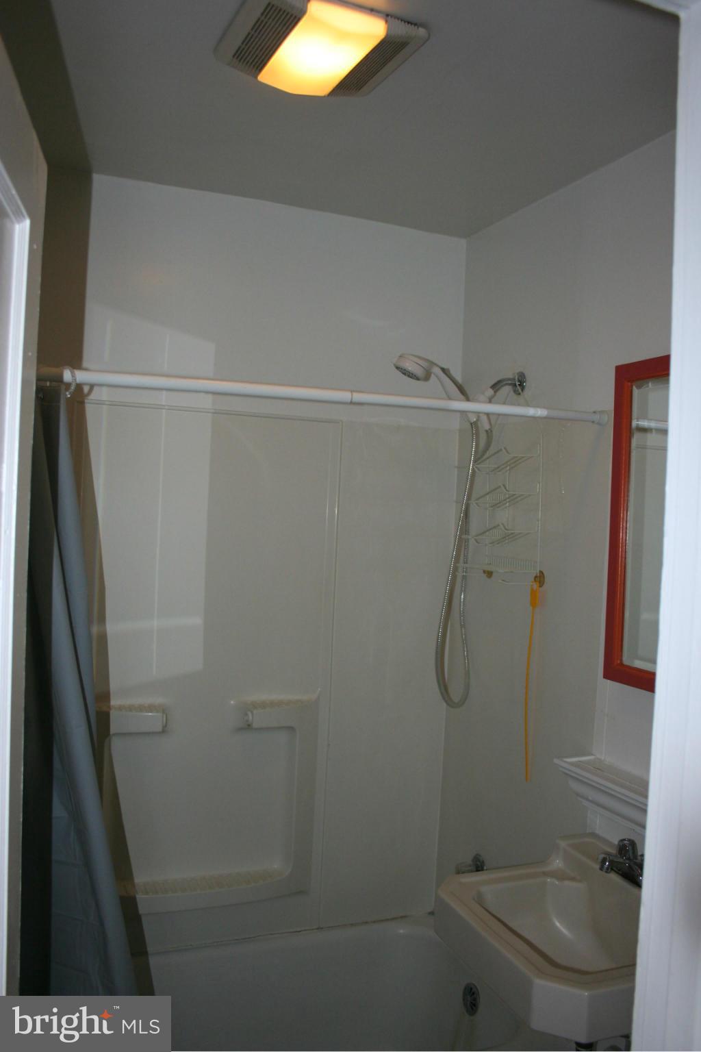 809 Bancroft Avenue Colonial Beach, VA 22443 - Photo 10 of 14 Bath