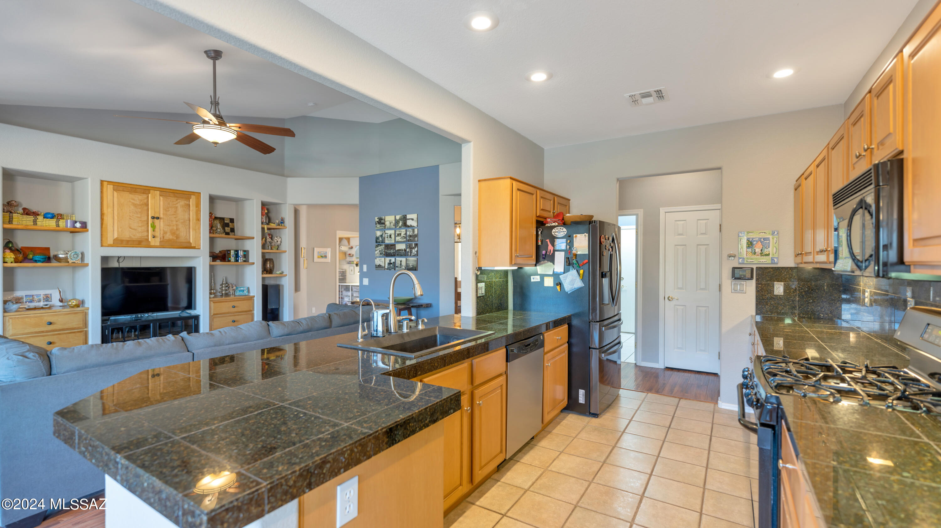 662 Bridal Veil Falls Road Tucson, AZ 85755 - Photo 16 of 40