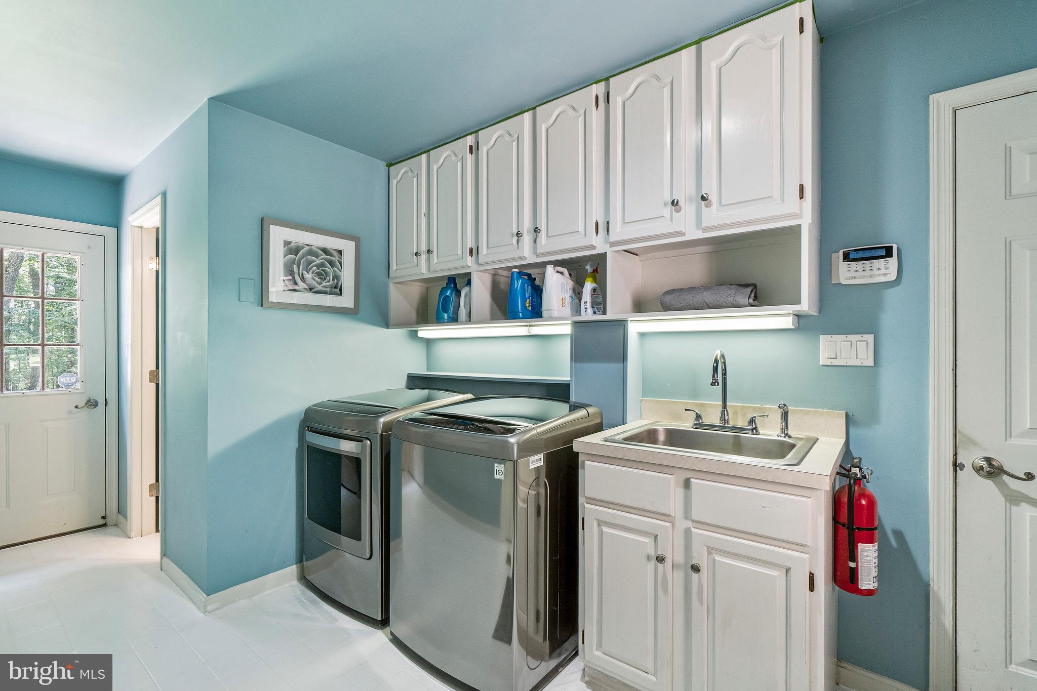 2106 Tufton Ridge Road Reisterstown, MD 21136 - Photo 20 of 41 Laundry with Soaking Sink on Main Level - Storage