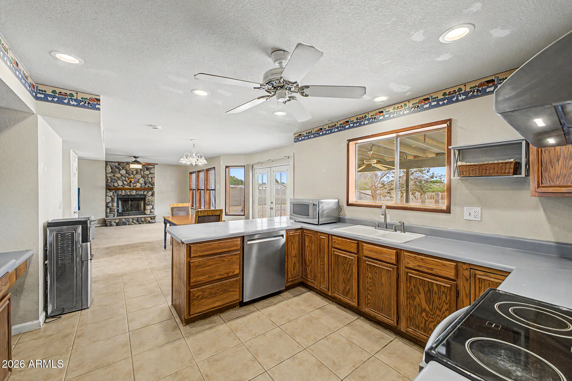 8807 West Williams Road Peoria, AZ 85383 - Photo 15 of 62 Kitchen