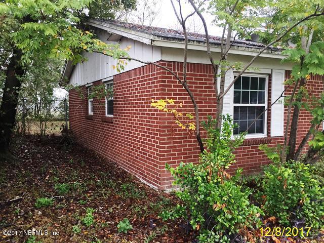 7345 Ridgeway Road North Jacksonville, FL 32244 - Photo 21 of 26 a front view of a house with garden