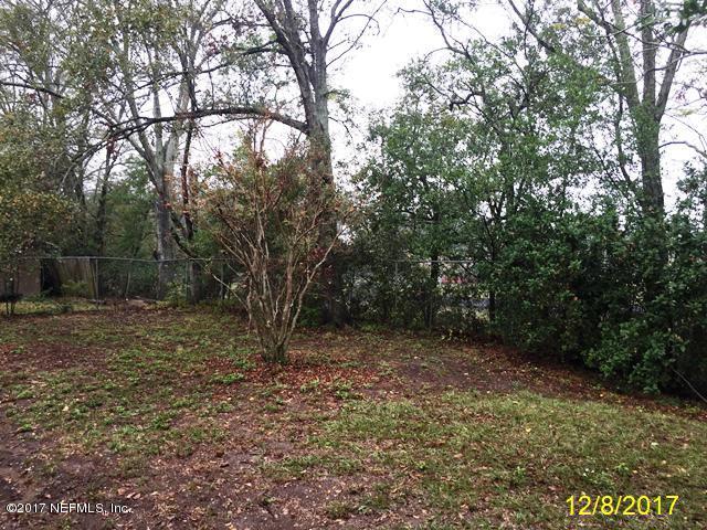 7345 Ridgeway Road North Jacksonville, FL 32244 - Photo 25 of 26 a view of a yard with a tree