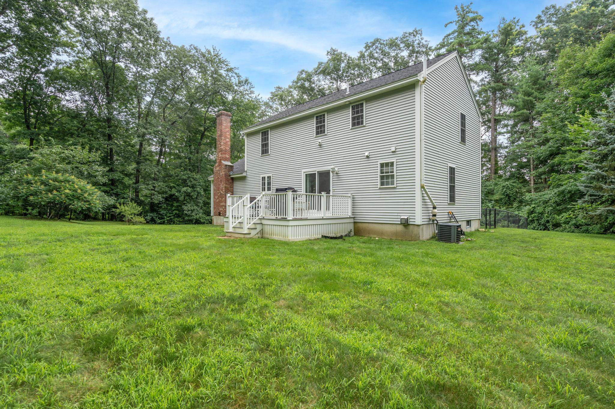 30 Chester Road Derry, NH 03038 - Photo 3 of 28