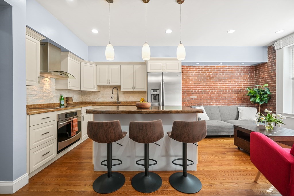 169 Beacon Street, Unit B4 Boston, MA 02116 - Photo 3 of 15