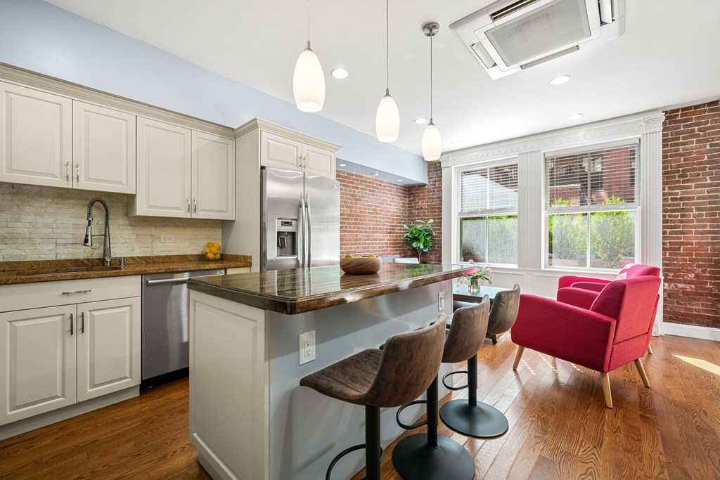 169 Beacon Street, Unit B4 Boston, MA 02116 - Photo 4 of 15