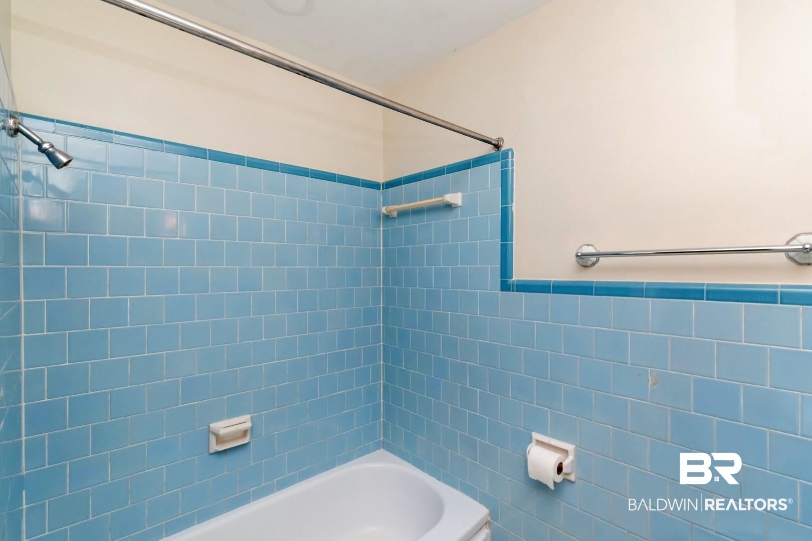 5412 South Norden Drive Mobile, AL 36608 - Photo 25 of 38 Bathroom with washtub / shower combination