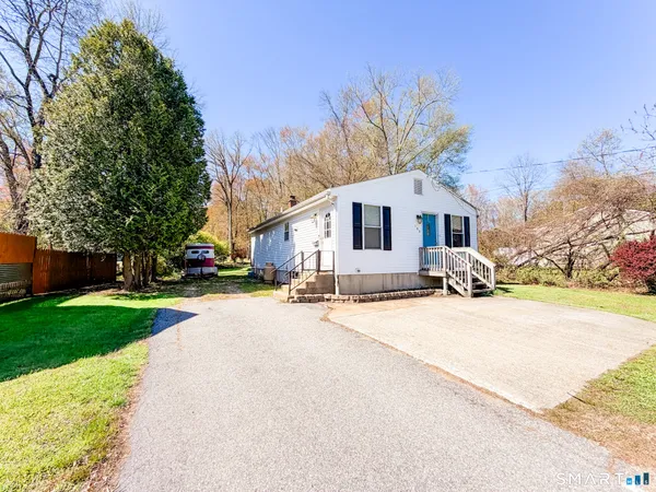 $285,000 | 160 Dunham Street, Norwich, CT 06360