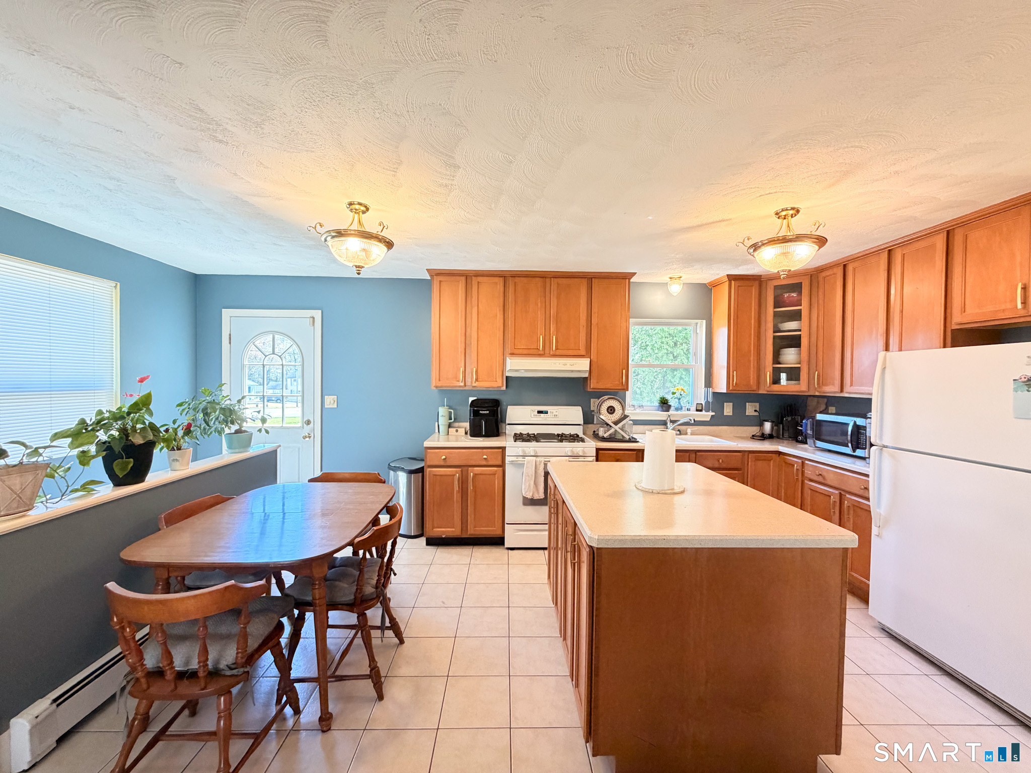 160 Dunham Street Norwich, CT 06360 - Photo 2 of 26