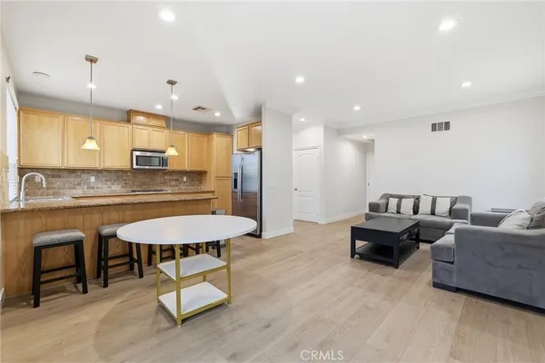 $5,000 | 8220 Chamberlain, Reseda, CA 91335
