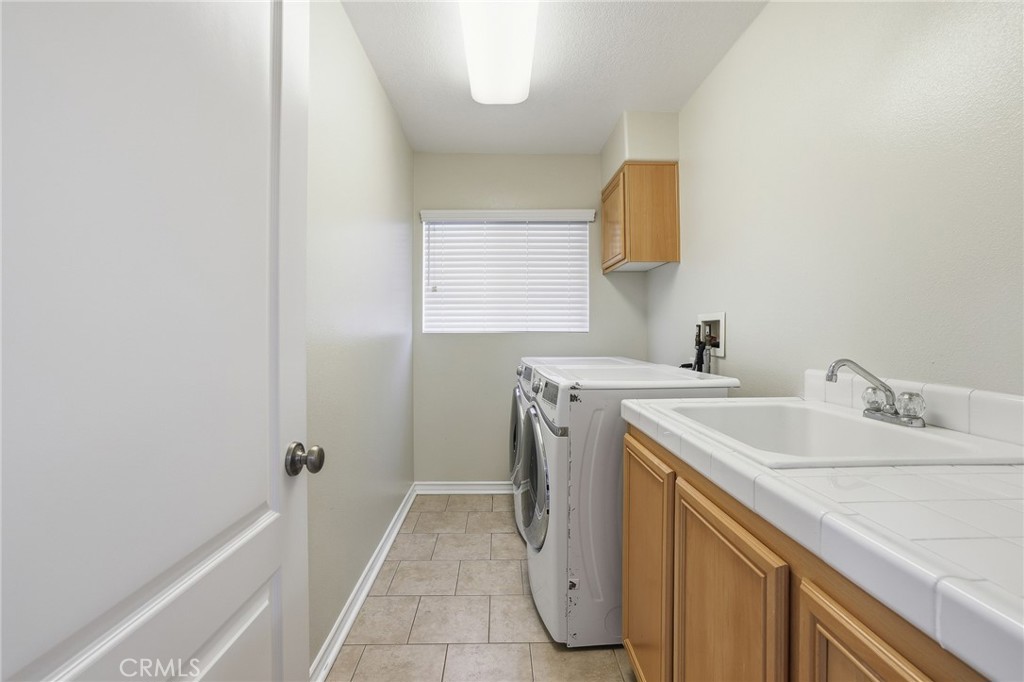 8220 Chamberlain Reseda, CA 91335 - Photo 32 of 46 a utility room with a sink dryer and washer