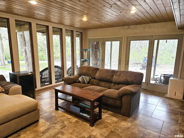 $329,000 | 1077 Knox Road 500 East, Galesburg, IL 61401