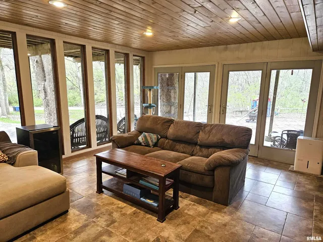 $329,000 | 1077 Knox Road 500 East, Galesburg, IL 61401