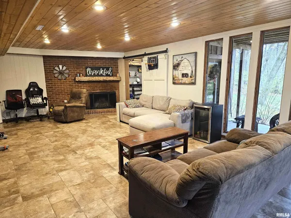 $329,000 | 1077 Knox Road 500 East, Galesburg, IL 61401