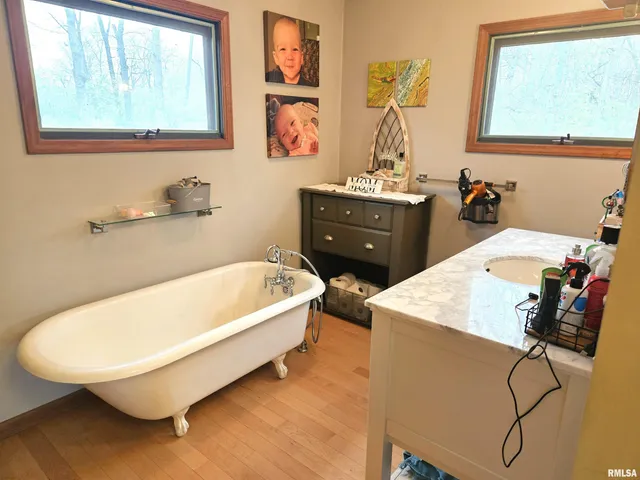 $329,000 | 1077 Knox Road 500 East, Galesburg, IL 61401