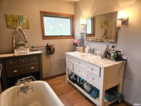 $329,000 | 1077 Knox Road 500 East, Galesburg, IL 61401