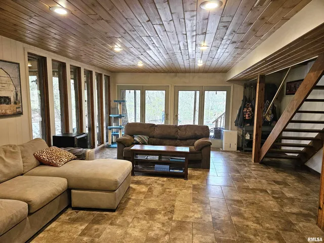 $329,000 | 1077 Knox Road 500 East, Galesburg, IL 61401