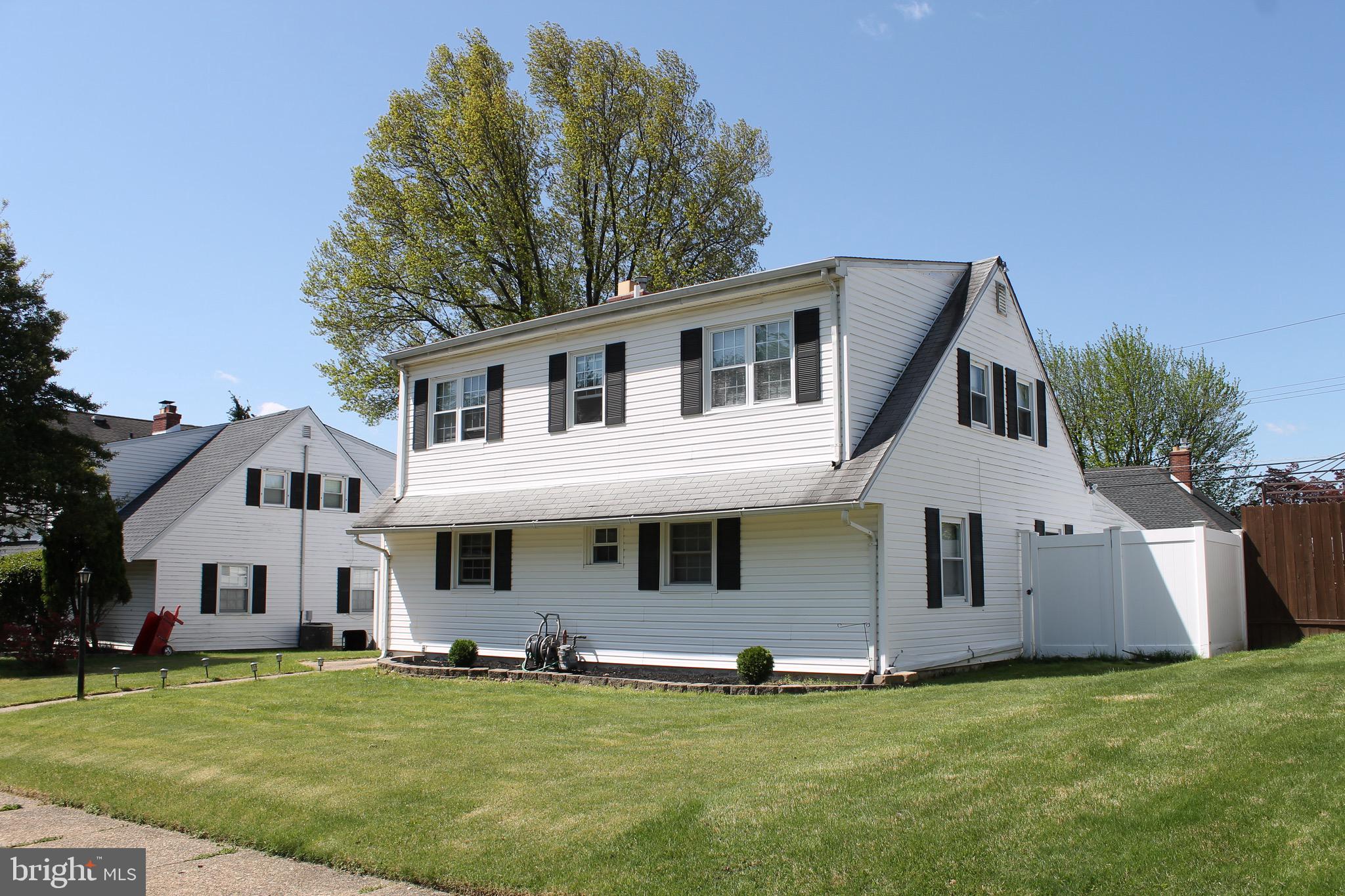 9228 Andover Road Philadelphia, PA 19114 - Photo 2 of 40 Gallery Image 2