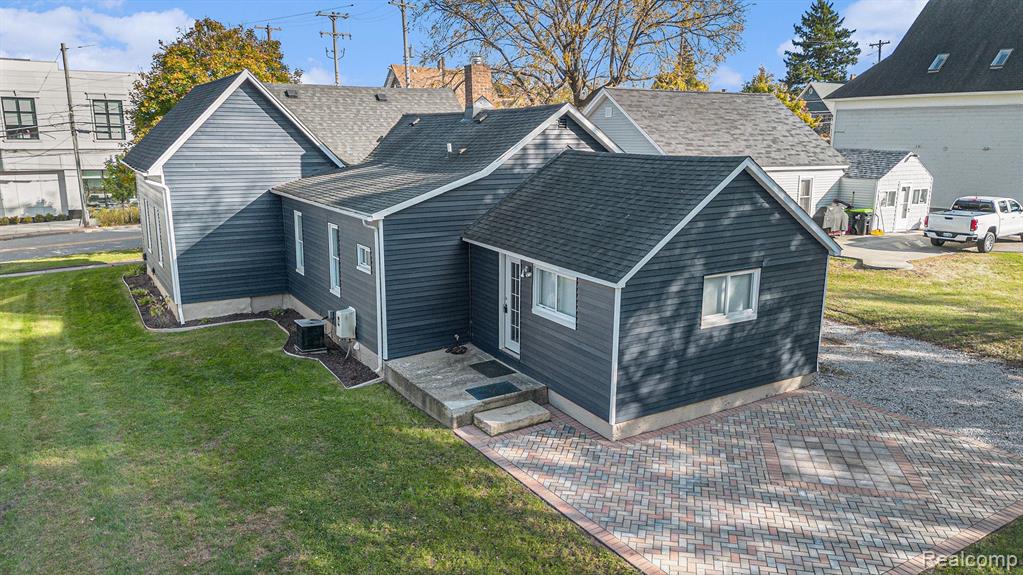 308 South Adelaide Street Fenton, MI 48430 - Photo 16 of 19