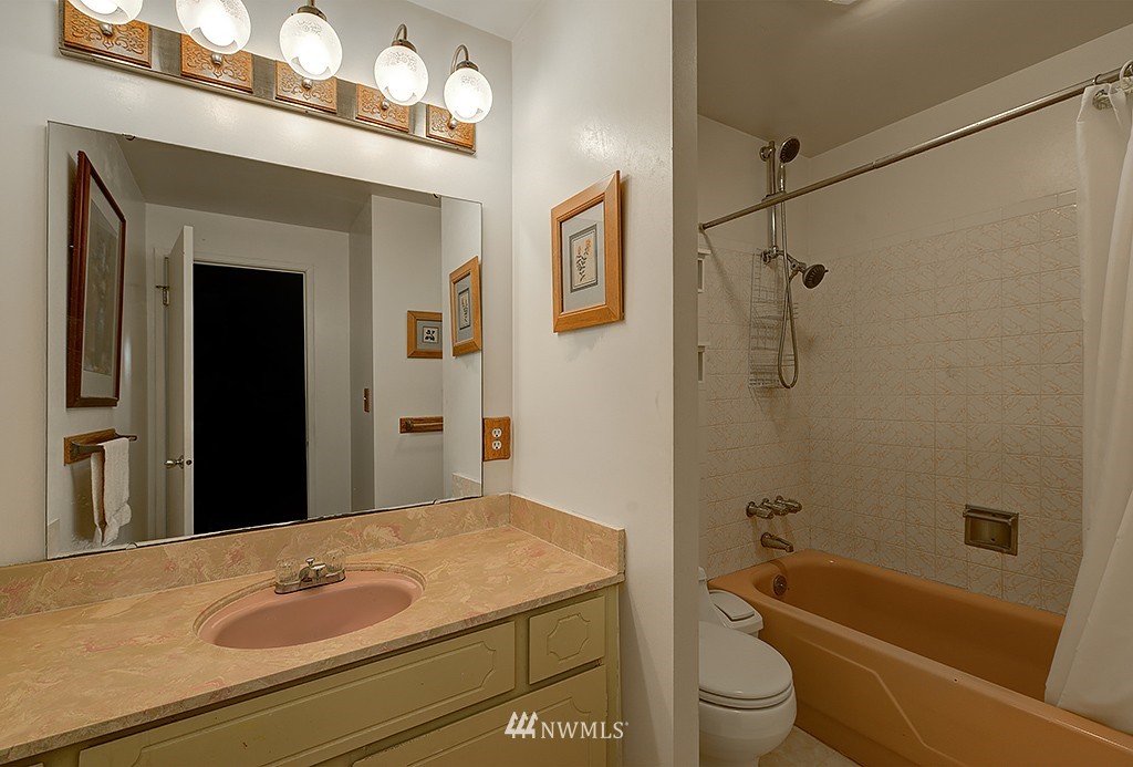 10414 Northeast 198th Street Bothell, WA 98011 - Photo 11 of 21 Gallery Image 11
