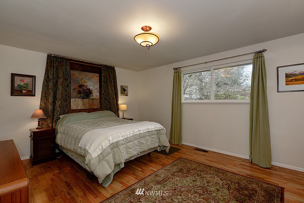 10414 Northeast 198th Street Bothell, WA 98011 - Photo 12 of 21 Gallery Image 12