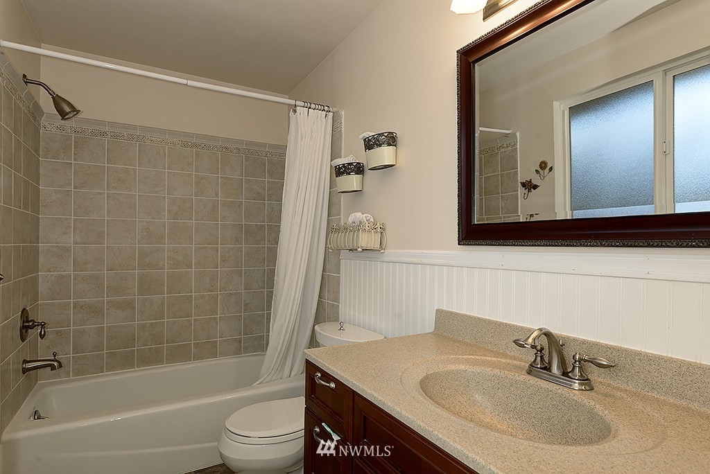 10414 Northeast 198th Street Bothell, WA 98011 - Photo 13 of 21 Gallery Image 13